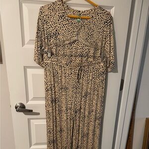 Honeydew Beige and Black leopard print Pajama set Sz L